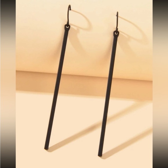 BLACK MODERN CHIC BAR EARRINGS - Picture 3 of 3